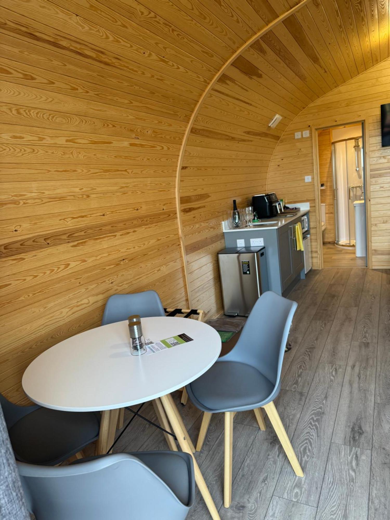 Ffrith Beach Glamping With Hot Tub Hotel เพรสตาติน ภายนอก รูปภาพ