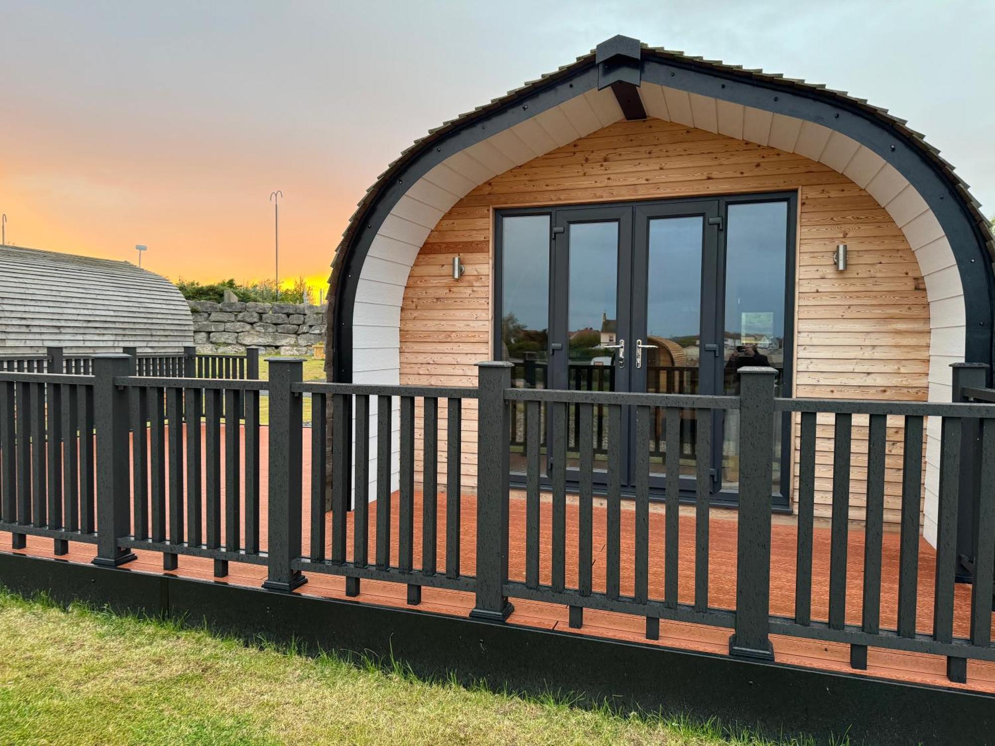 Ffrith Beach Glamping With Hot Tub Hotel เพรสตาติน ภายนอก รูปภาพ
