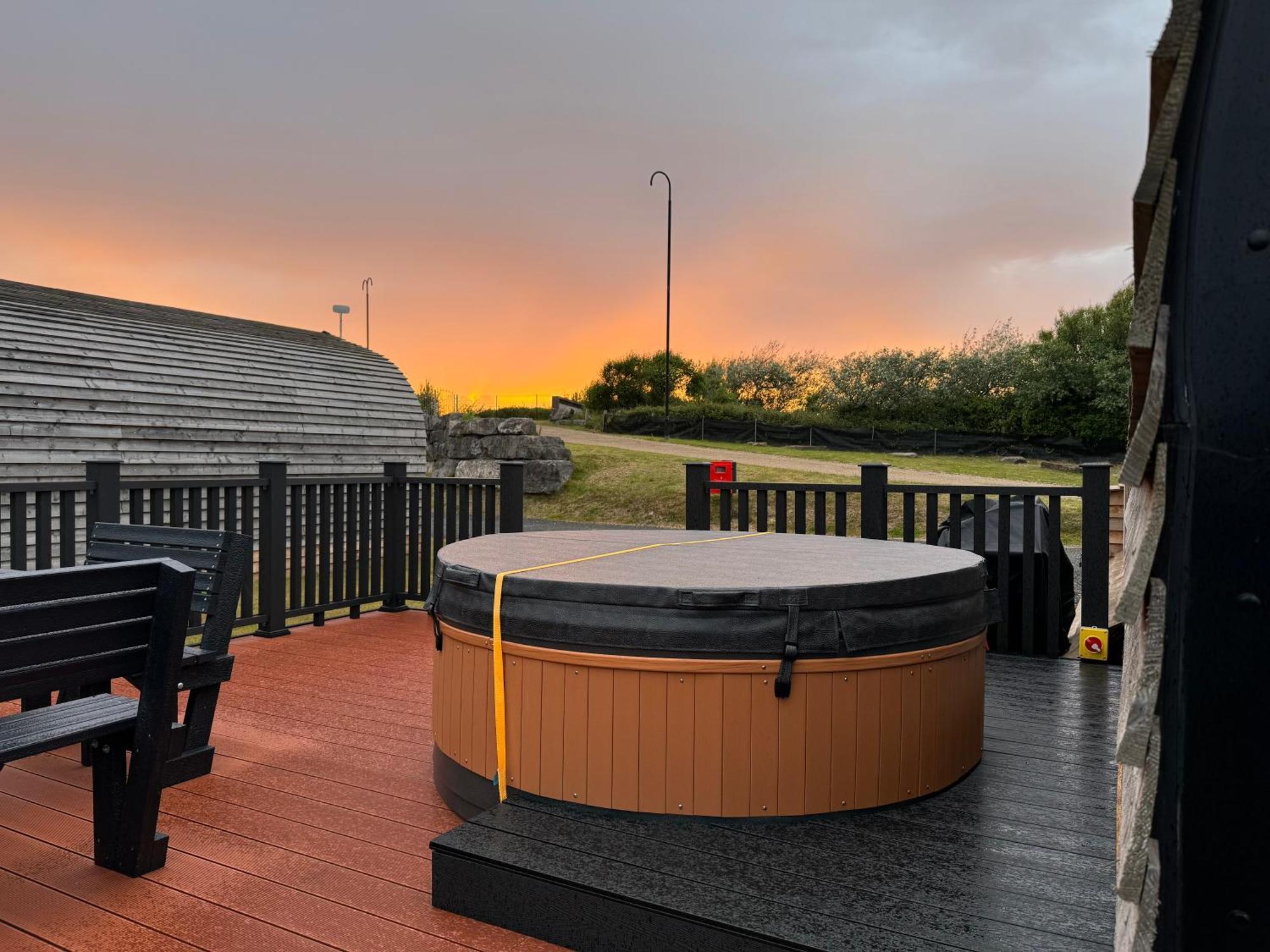 Ffrith Beach Glamping With Hot Tub Hotel เพรสตาติน ภายนอก รูปภาพ